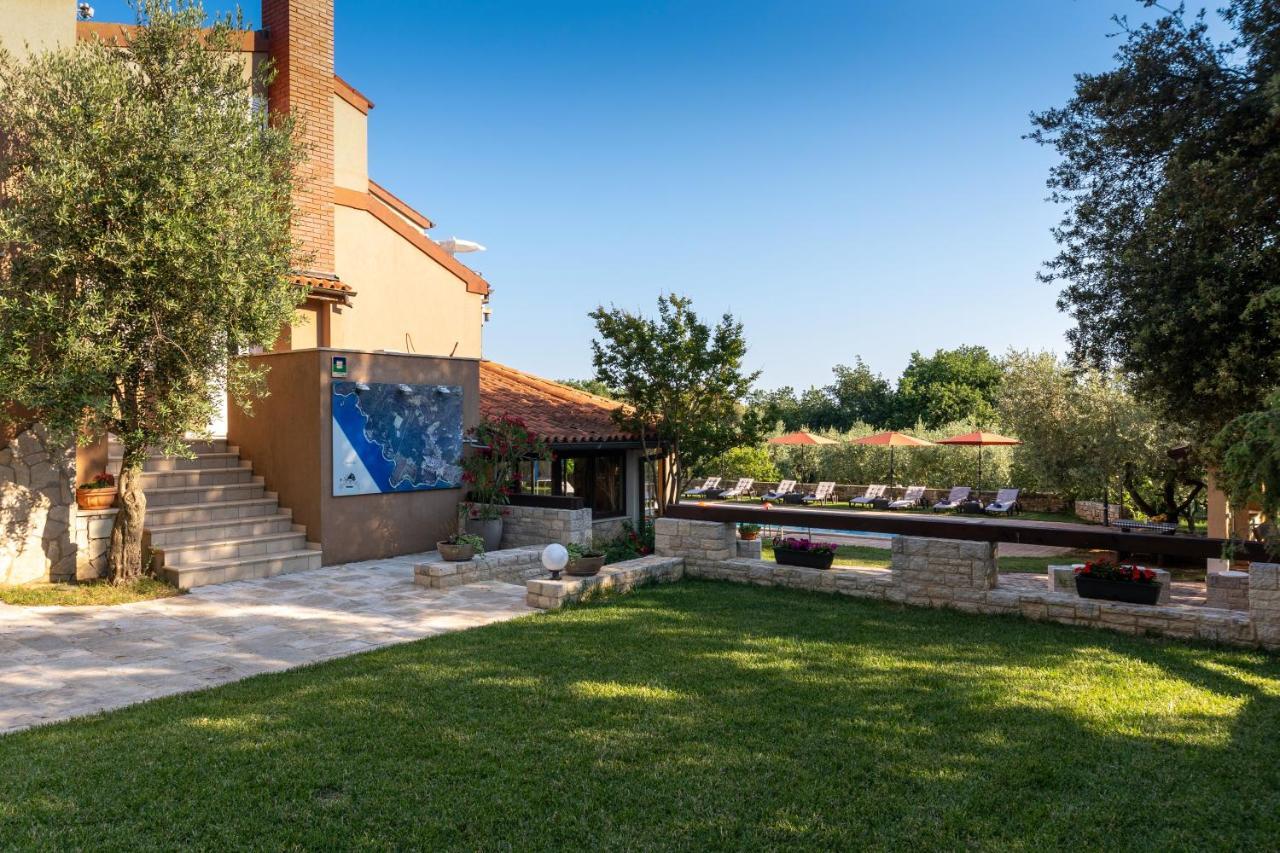 Guesthouse "Barboska" - Big Outdoor Swimming Pool & Private Tennis Court Воднян Экстерьер фото