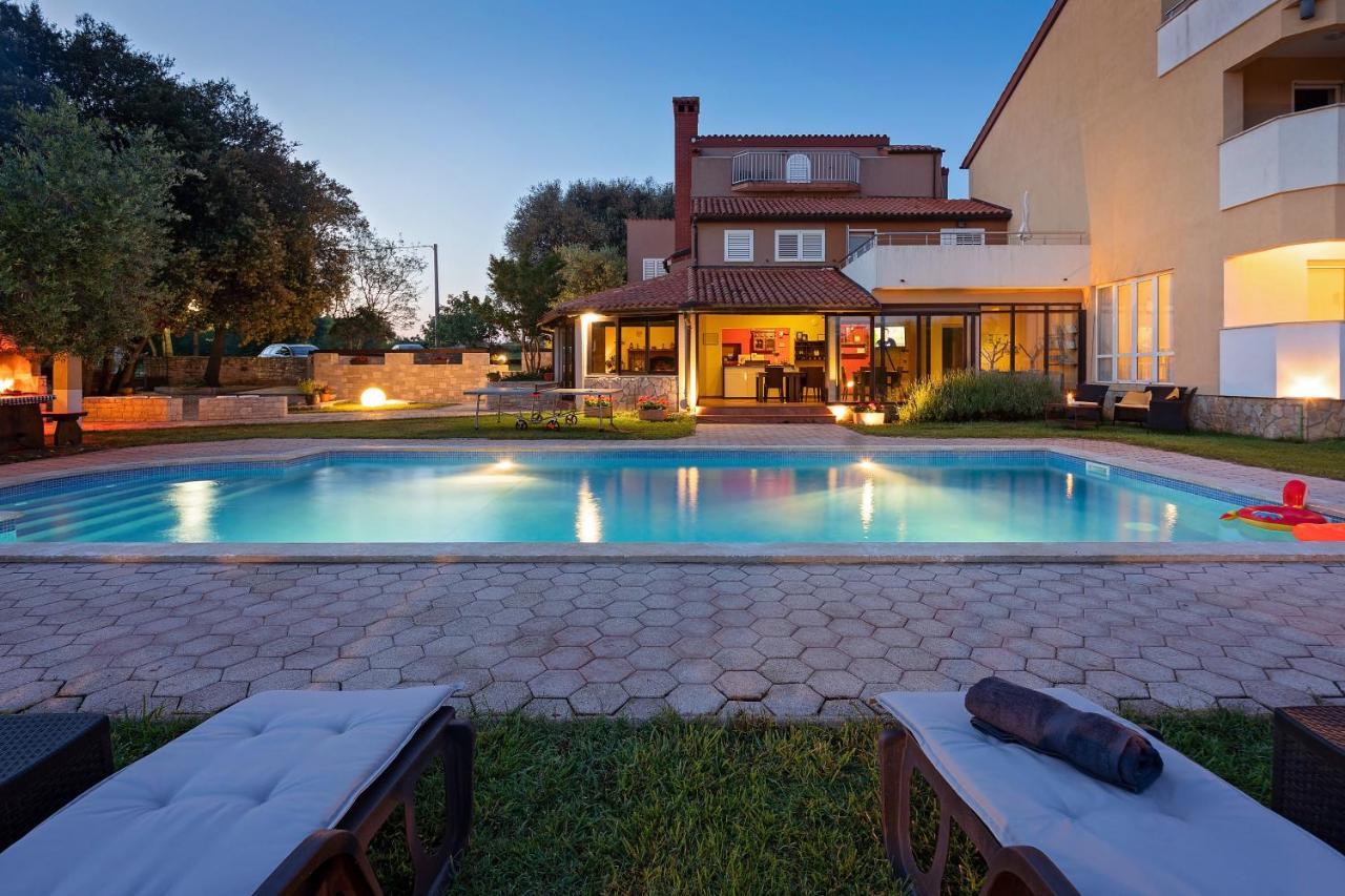 Guesthouse "Barboska" - Big Outdoor Swimming Pool & Private Tennis Court Воднян Экстерьер фото