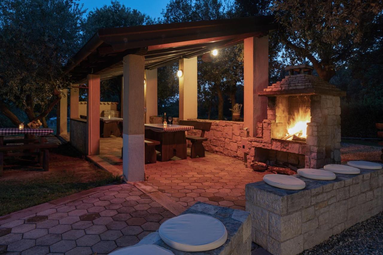 Guesthouse "Barboska" - Big Outdoor Swimming Pool & Private Tennis Court Воднян Экстерьер фото