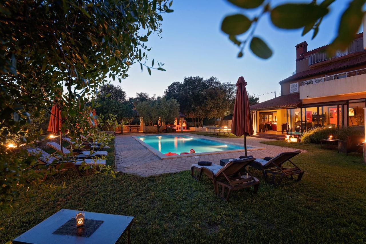 Guesthouse "Barboska" - Big Outdoor Swimming Pool & Private Tennis Court Воднян Экстерьер фото