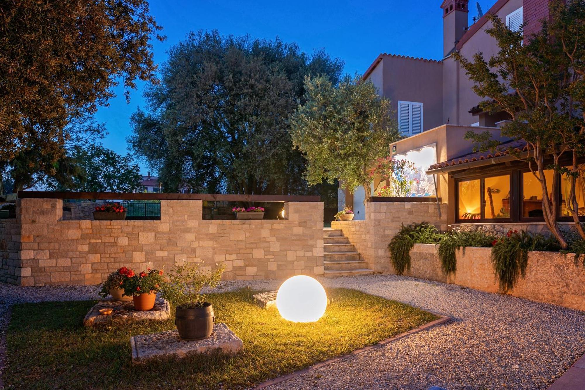 Guesthouse "Barboska" - Big Outdoor Swimming Pool & Private Tennis Court Воднян Экстерьер фото