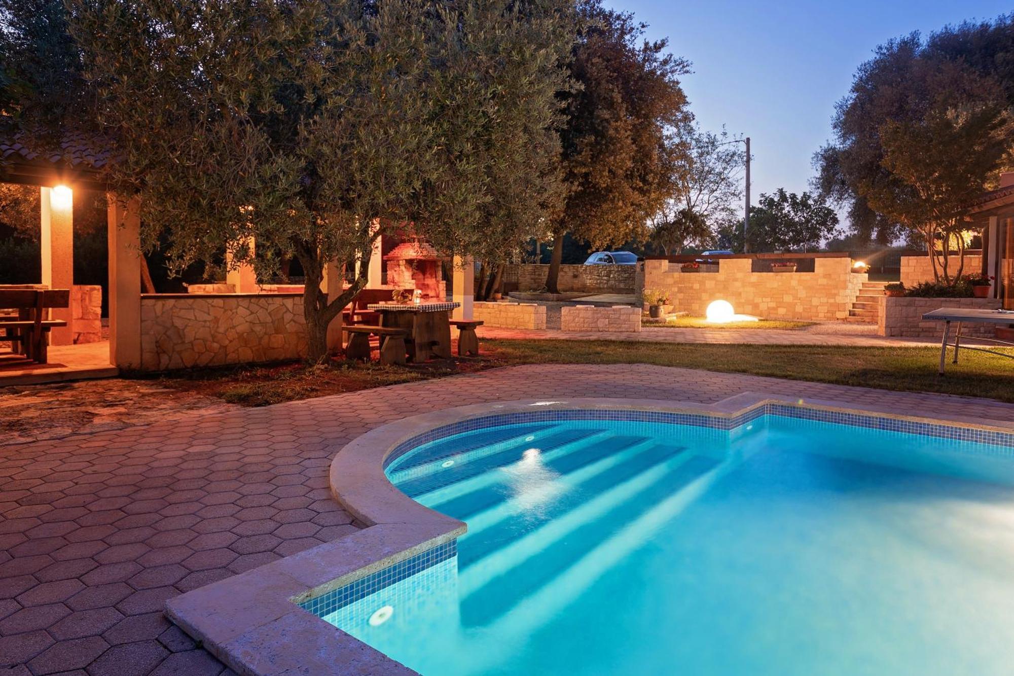 Guesthouse "Barboska" - Big Outdoor Swimming Pool & Private Tennis Court Воднян Экстерьер фото