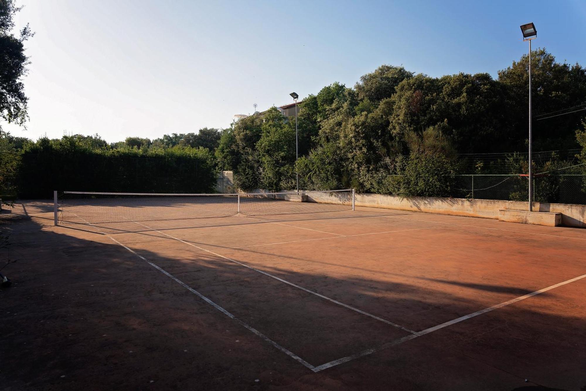 Guesthouse "Barboska" - Big Outdoor Swimming Pool & Private Tennis Court Воднян Экстерьер фото
