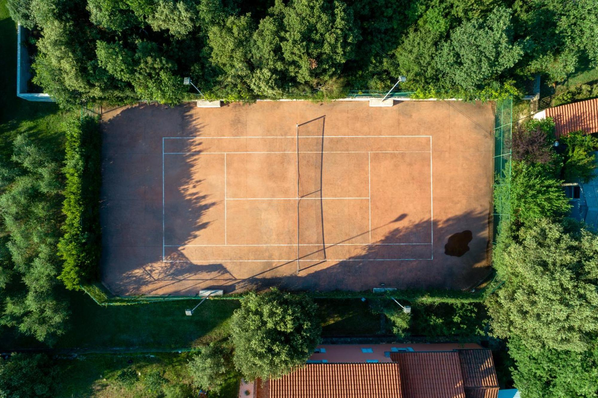 Guesthouse "Barboska" - Big Outdoor Swimming Pool & Private Tennis Court Воднян Экстерьер фото
