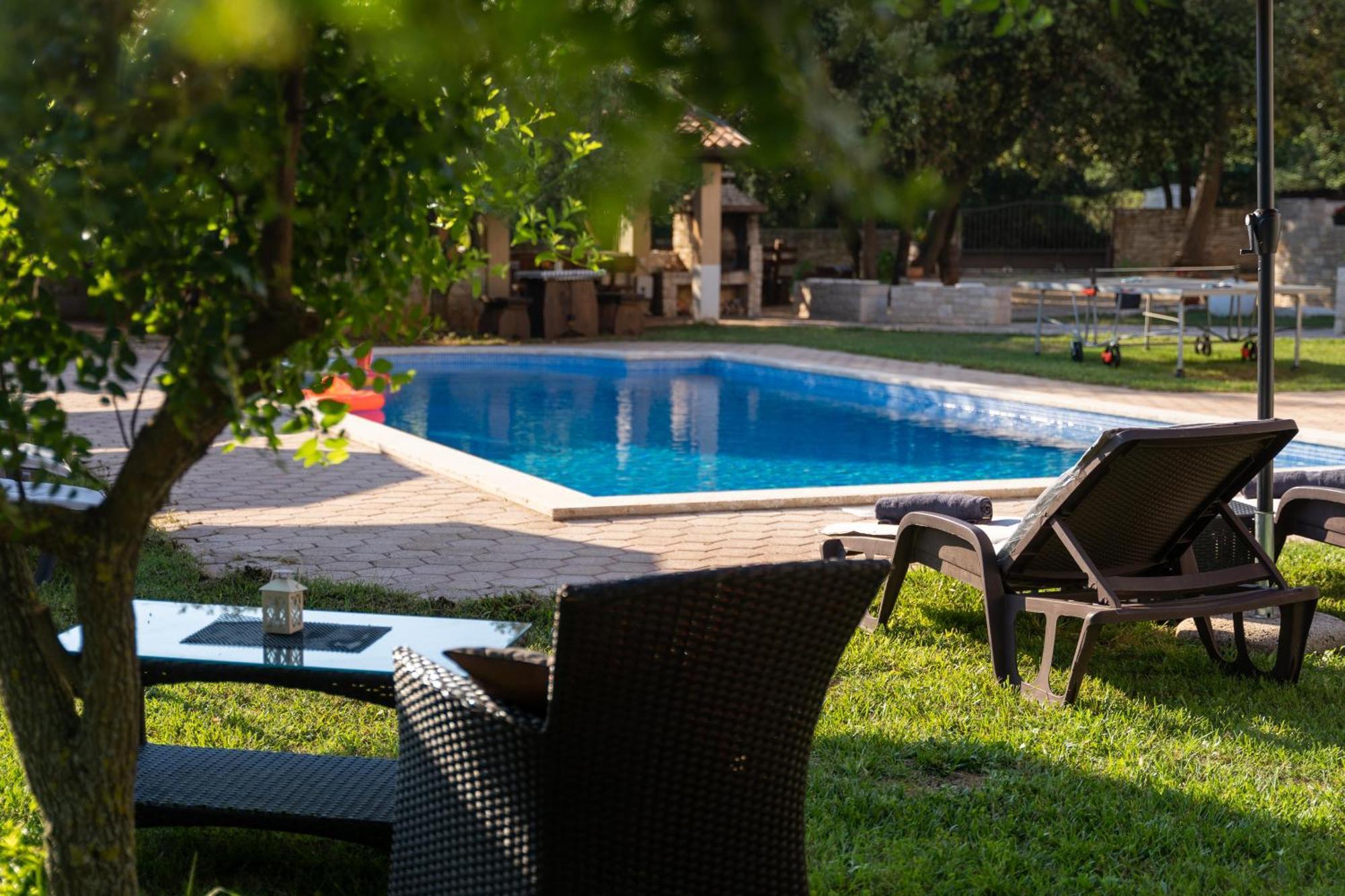 Guesthouse "Barboska" - Big Outdoor Swimming Pool & Private Tennis Court Воднян Экстерьер фото