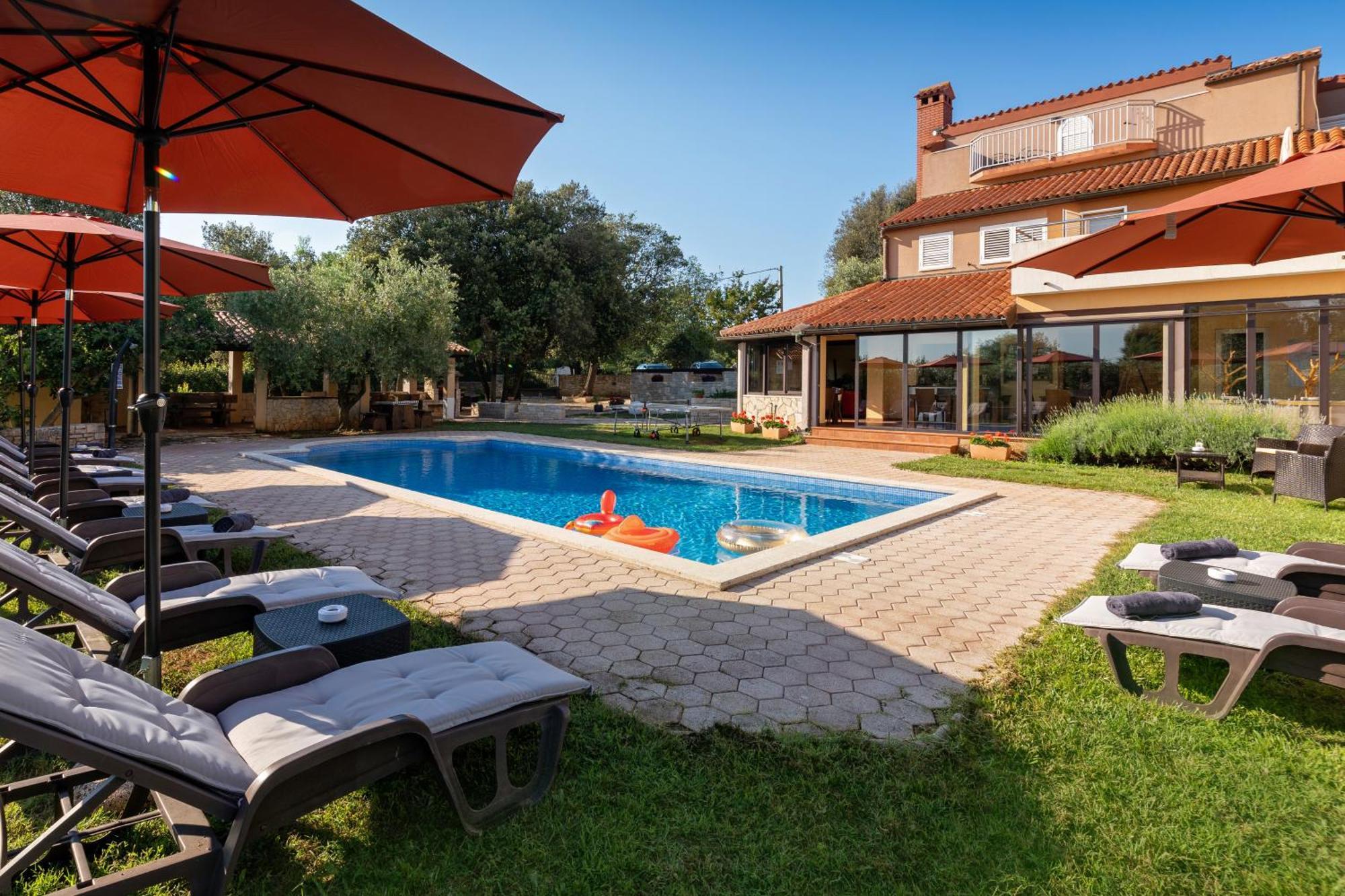 Guesthouse "Barboska" - Big Outdoor Swimming Pool & Private Tennis Court Воднян Экстерьер фото