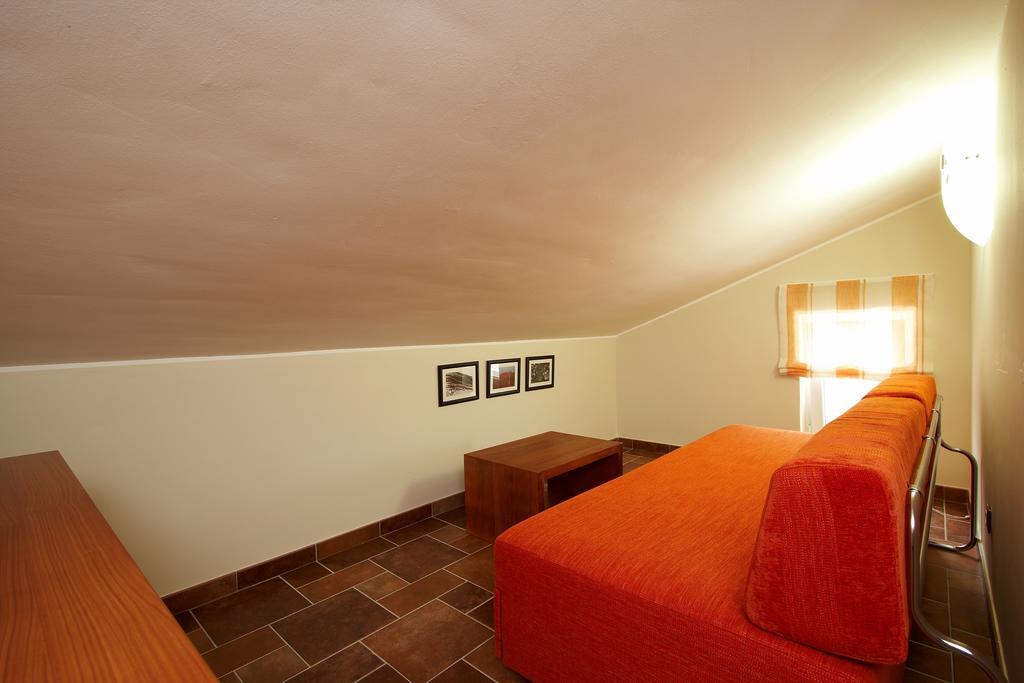 Guesthouse "Barboska" - Big Outdoor Swimming Pool & Private Tennis Court Воднян Номер фото