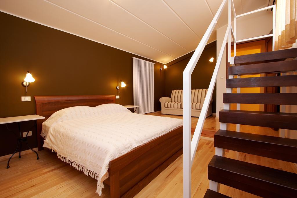 Guesthouse "Barboska" - Big Outdoor Swimming Pool & Private Tennis Court Воднян Номер фото