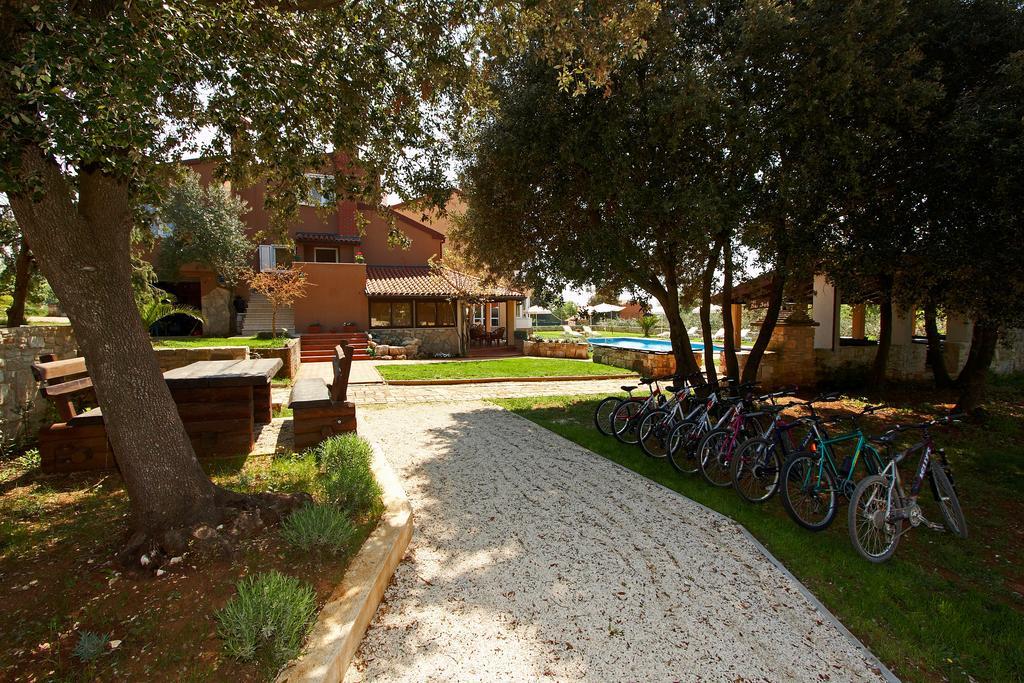 Guesthouse "Barboska" - Big Outdoor Swimming Pool & Private Tennis Court Воднян Экстерьер фото