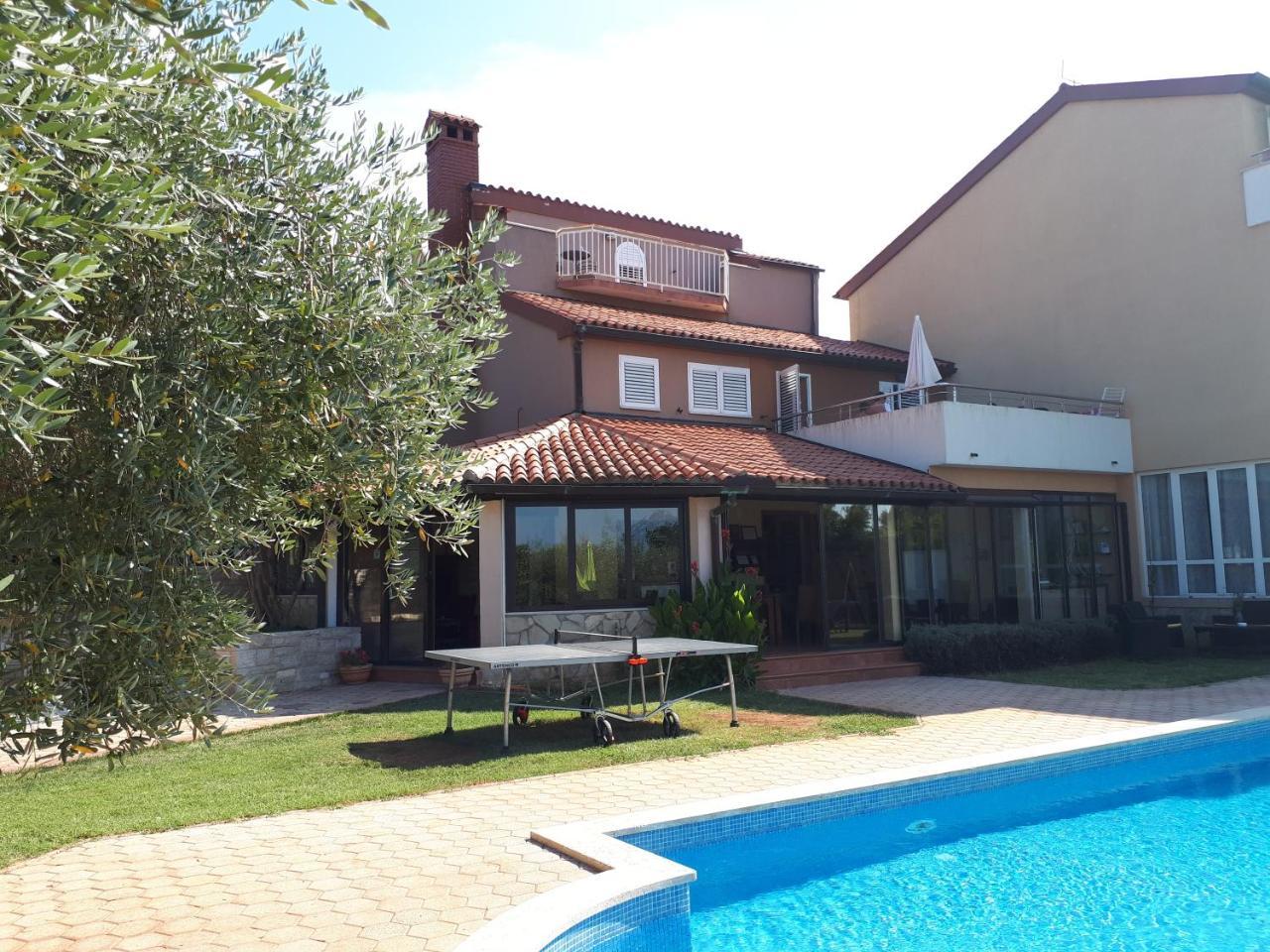 Guesthouse "Barboska" - Big Outdoor Swimming Pool & Private Tennis Court Воднян Экстерьер фото