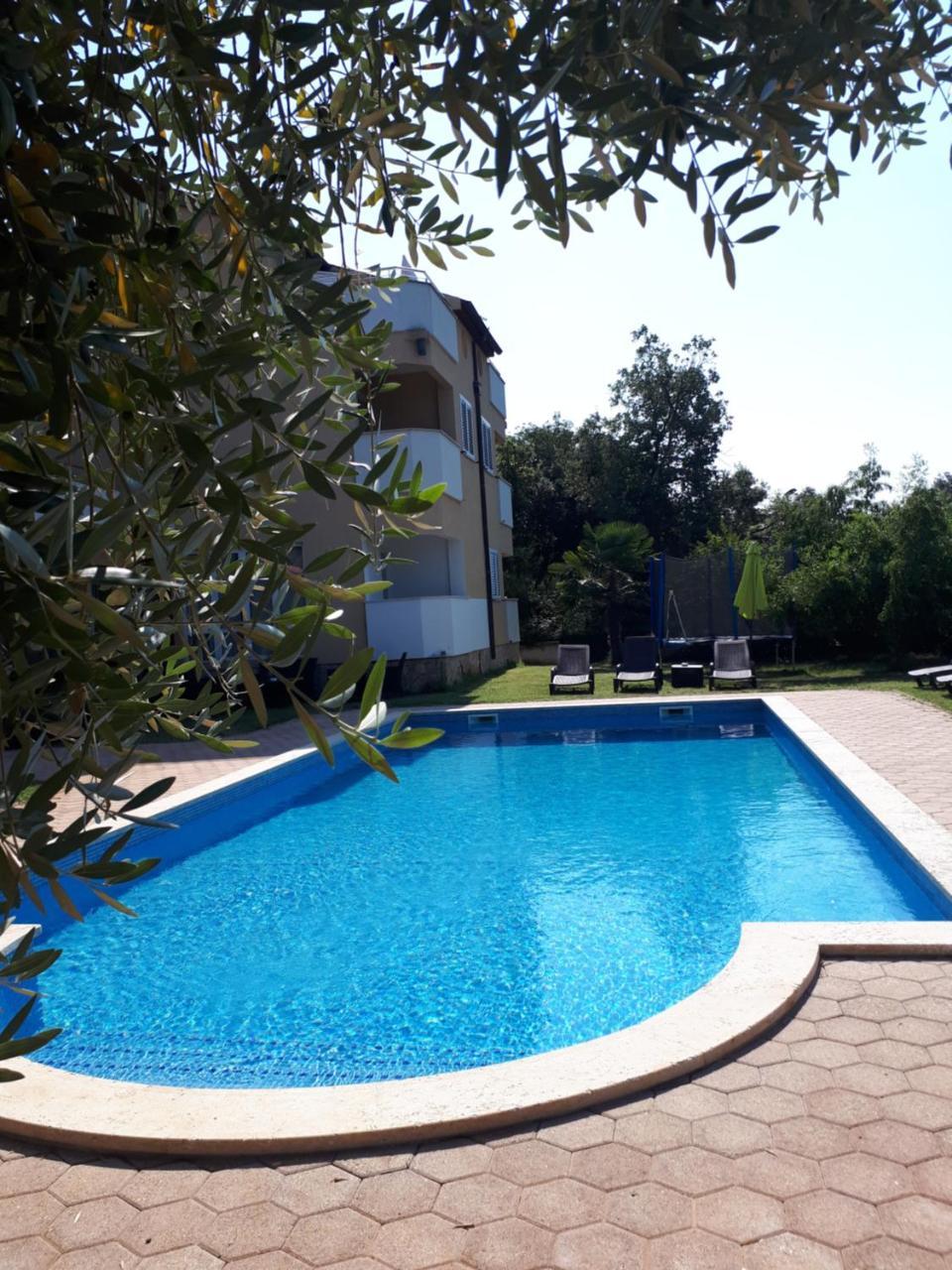 Guesthouse "Barboska" - Big Outdoor Swimming Pool & Private Tennis Court Воднян Экстерьер фото